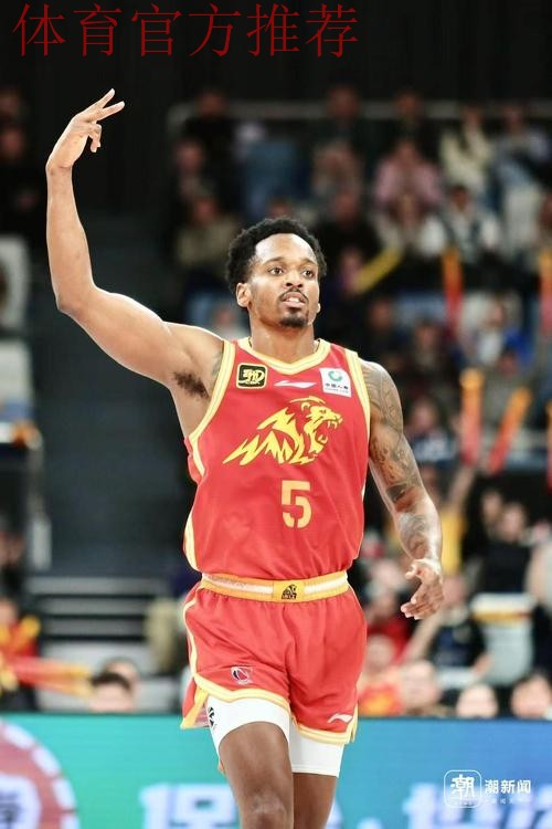 布朗抢断强起飞身上空篮不中，广厦仍落后14分